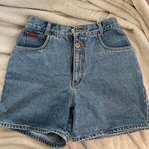 The coolest pair of vintage denim shorts!!